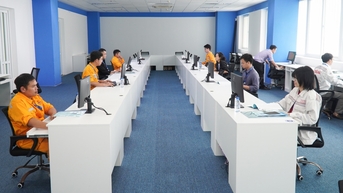 [កម្រងរូបថត] បេក្ខជនរៀបចំយ៉ាងយកចិត្តទុកដាក់ និងផ្តោតអារម្មណ៍ដើម្បីបញ្ចប់ការប្រឡង