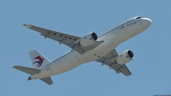 Máy bay chở khách C919 do Trung Quốc chế tạo chính thức cất cánh