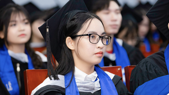 Trường ĐH Mở TP HCM trao bằng tốt nghiệp cho 956 sinh viên