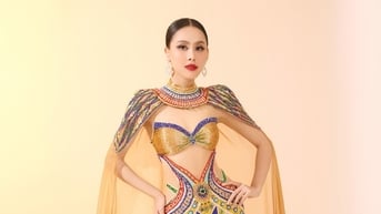 Ngọc Hằng mặc váy dạ hội quyến rũ nặng 20kg