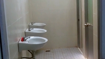 Mỗi sáng con đi học, bà mẹ ở Hà Nội đều hỏi: Đã mang giấy vệ sinh chưa?