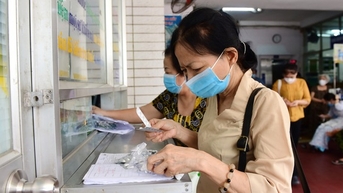 Người bệnh mạn tính lấy thuốc 2 tháng/lần, có phải lợi đôi đường?