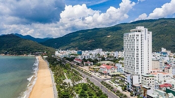 Quy Nhơn gần kín phòng đầu hè
