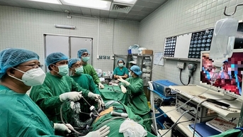 Lần đầu tiên phẫu thuật nội soi cứu bệnh nhân ung thư thận có chồi bướu