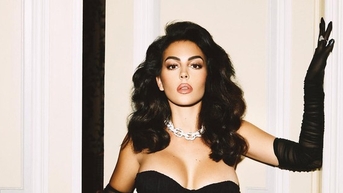 Bạn gái Ronaldo là nàng WAGs kiếm tiền nhiều nhất trên Instagram