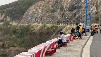 ភោជនីយដ្ឋាន​ដោយ​ឯកឯង​រីក​ដូច​ផ្សិត​នៅ​លើ​ផ្លូវ Luong Son