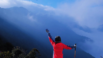 Chiêu Lầu Thi - miền non cao, rừng xanh, lá đỏ