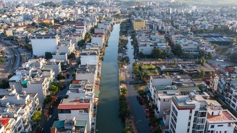 Vì sao ở Hạ Long cứ triều cường là nước ngập đến tận cửa nhà?