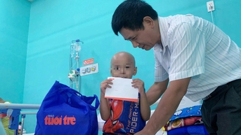 Con ngã nứt xương tay, đưa đi bệnh viện mới phát hiện ung thư xương