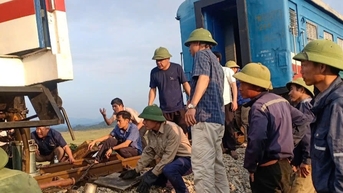 Tàu khách SE7 trật bánh khi chạy qua Hà Tĩnh