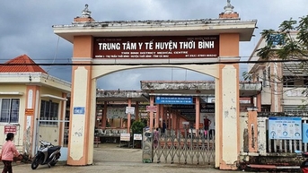 បំភ្លឺការឆ្លុះបញ្ចាំងពី 'សមាជិកគ្រួសារកាន់ទារកអាយុ 4 ខែទៅបន្ទប់ហៅរកជំនួយ'
