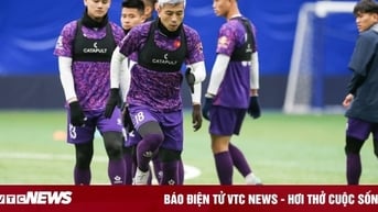 Tiền đạo tuyển Việt Nam: HLV Kim Sang-sik giúp chúng tôi có nhiều tiếng cười