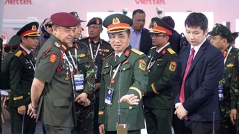 Viettel High Tech는 말레이시아 국방부로부터 군사정보제품 인증서를 받았습니다.