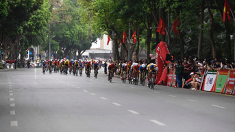 នាយករដ្ឋមន្ត្រី Pham Minh Chinh អបអរសាទរការប្រណាំងកង់ 'ត្រលប់មក Dien Bien Phu ពានរង្វាន់កាសែតកងទ័ពប្រជាជន'