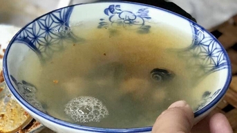 Ra Hà Nội mùa này ăn bún ốc cổ Bùi Thị Xuân, ghé gánh bún ốc nguội cô Báu