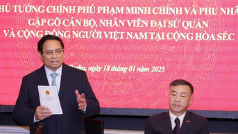 Thủ tướng và Phu nhân gặp gỡ cộng đồng người Việt Nam tại Cộng hòa Séc