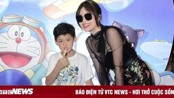 Hoa hậu Phan Hoàng Thu cùng con trai đi xem hoạt hình Doraemon