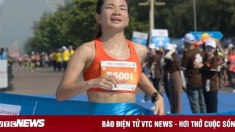 Nguyễn Thị Oanh bảo vệ thành công chức vô địch tại Tiền Phong Marathon 2024