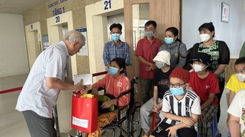 Chương trình “Hỗ trợ bệnh nhi ung thư” tiếp tục giúp 10 em điều trị bệnh | Phụ nữ