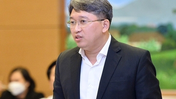 칸호아 당 서기 응우옌 하이 닌은 법무부 장관직을 맡고 있다.