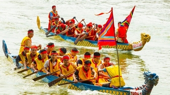 Kịch tính màn đua thuyền trong lễ hội ở huyện biên giới xứ Nghệ