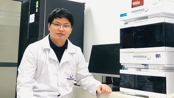 វេជ្ជបណ្ឌិតវ័យក្មេងជាមួយនឹងការច្នៃប្រឌិតវិទ្យាសាស្ត្រគួរឱ្យកត់សម្គាល់