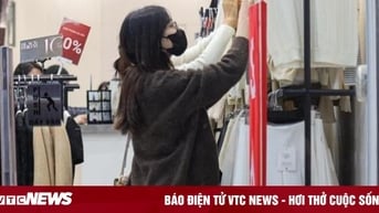 Khách không còn chen lấn mua hàng Black Friday, cửa hàng hết cảnh 'thất thủ'