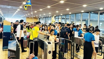 Du khách đổ xô đi cáp treo Cát Bà sau khi giá vé 'chạm đáy'