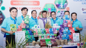 Dự án Bánh gạo giàu tinh bột kháng của nhóm sinh viên nhận "mưa" giải thưởng