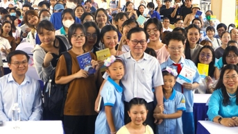 អ្នកនិពន្ធ Nguyen Nhat Anh៖ ការផ្តល់សៀវភៅក្លែងក្លាយដល់គូស្នេហ៍របស់អ្នកនឹងធ្វើឱ្យពួកគេធ្លាក់ចេញពីស្នេហាយ៉ាងឆាប់រហ័ស