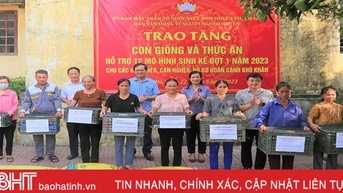 Trao 12 mô hình sinh kế cho người dân Thạch Hà