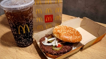 Bán hamburger nghi chứa E.coli, McDonald’s bị kiện
