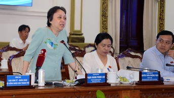 Cần chấm dứt việc bệnh nhân có bảo hiểm y tế phải tự mua thuốc bên ngoài