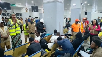 UAE trục xuất hàng loạt người Nigeria nhằm giải quyết các vấn đề pháp lý và nhập cư