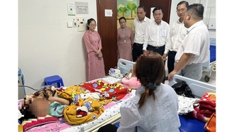 កុមារីអាយុ៥ឆ្នាំ ដែលបាត់បង់ដៃដោយសារភ្លើងឆេះ នៅខេត្តប៊ិញចញ បានចេញពីមន្ទីរពេទ្យហើយ។