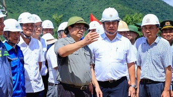 Thủ tướng kiểm tra hiện trường, đôn đốc 2 công trình điện trọng điểm