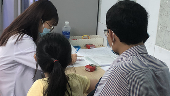 ក្មេង​ស្រី​មាន​កម្ពស់ ២២​សង់ទីម៉ែត្រ បន្ទាប់​ពី​ការ​ចាក់​អ័រម៉ូន​លូតលាស់​រយៈពេល ២ឆ្នាំ