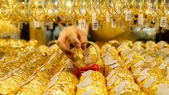Vì sao giá vàng trong nước liên tục tăng nóng?