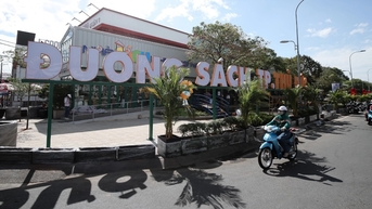 Đường sách với biểu tượng hoa hướng dương trước ngày mở cửa
