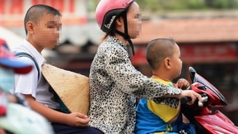 Bé trai 3 tuổi bị chấn thương sọ não vì vặn tay ga xe máy