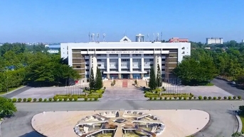 호치민시 국립대학교가 국가 예산에 2조 VND를 반납해야 하는 이유는 무엇입니까?