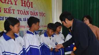 Huy động các nguồn lực từ cộng đồng chăm lo, giúp đỡ người nghèo