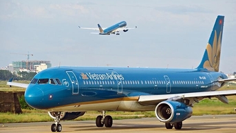 Cổ phiếu Vietnam Airlines thoát diện cảnh báo