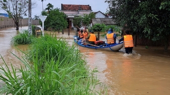 Nước lũ dâng cao khiến nhiều nơi bị ngập sâu, Quảng Ngãi ra công điện khẩn