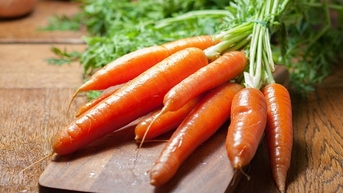 Loét miệng, giảm thị lực có thể là dấu hiệu cảnh báo thiếu vitamin