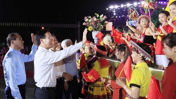 탄뚜옌 축제 - 뛰어난 문화 행사, 독특한 관광 상품