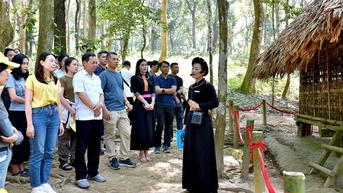 Ngành du lịch phục hồi sau lũ