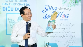 សាកលវិទ្យាល័យវេជ្ជសាស្ត្រ និងឱសថស្ថានទីក្រុងហូជីមិញ ចាប់ផ្តើមសរសេរអត្ថបទ "រស់នៅដូចផ្កា"