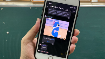 'Thả meme', 'bắt trend' và còn gì khác?