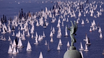 Mãn nhãn với giải đua thuyền buồm lớn nhất thế giới Barcolana Regatta